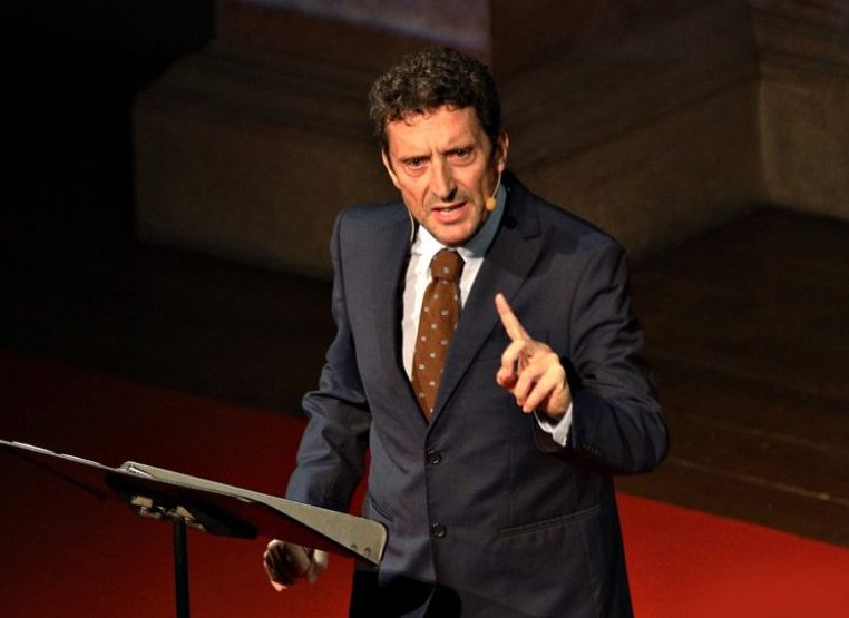 Una storia di famiglia, la destra Canto in memoria di chi non c’è più ...