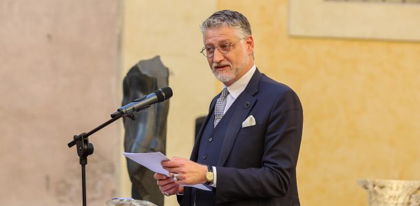 Nel ministero di Giuli non c’è più cultura, solo teste tagliate