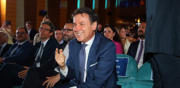 Basta con la gogna. Stavolta siamo dalla parte di Conte