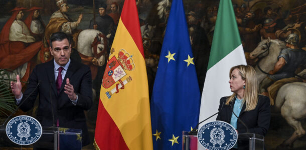 Sui migranti Sánchez e Meloni si giocano la propria partita