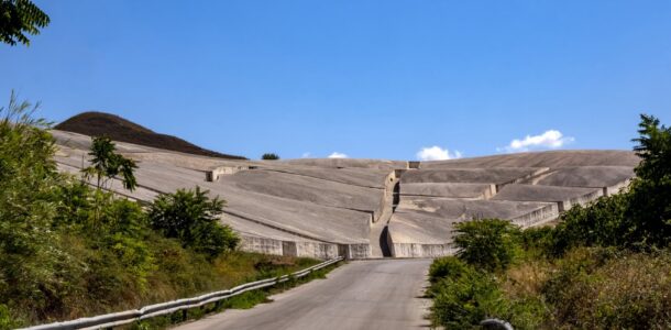 Quelle pale eoliche sono uno sfregio al Cretto di Burri